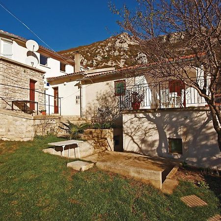 2 Bedroom Awesome Apartment In Plomin Esterno foto