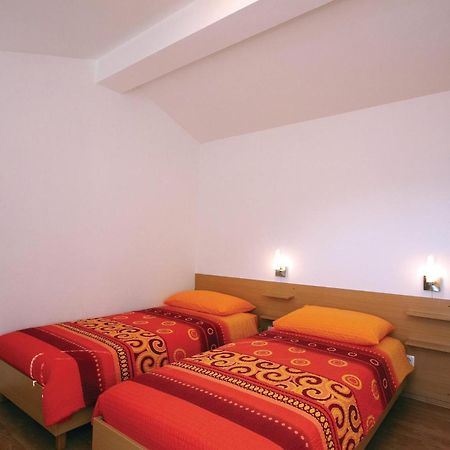 2 Bedroom Awesome Apartment In Plomin Esterno foto