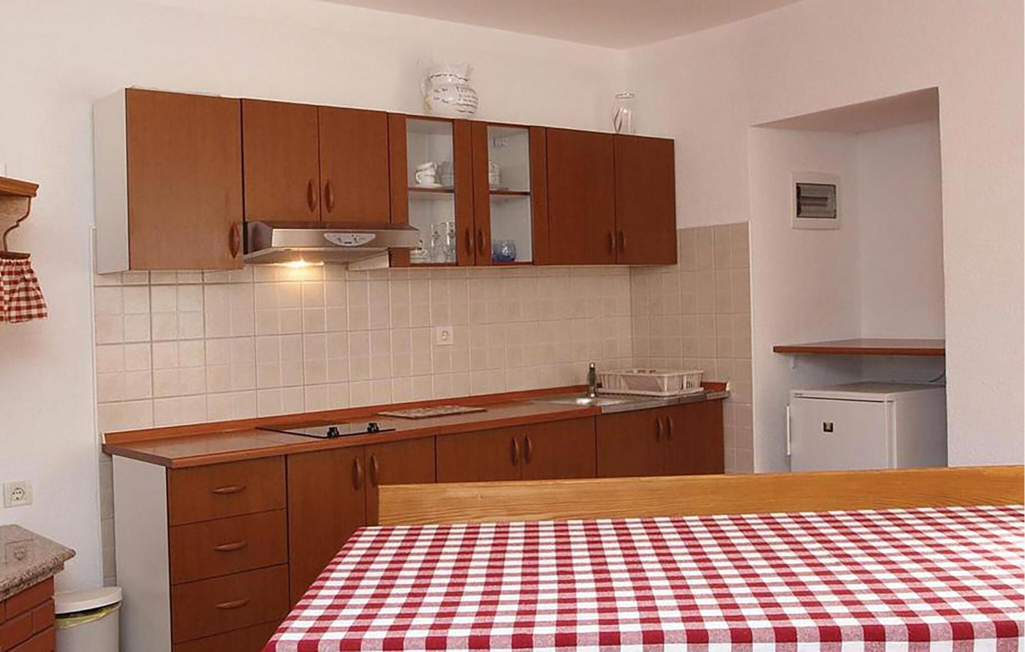 2 Bedroom Awesome Apartment In Plomin Esterno foto