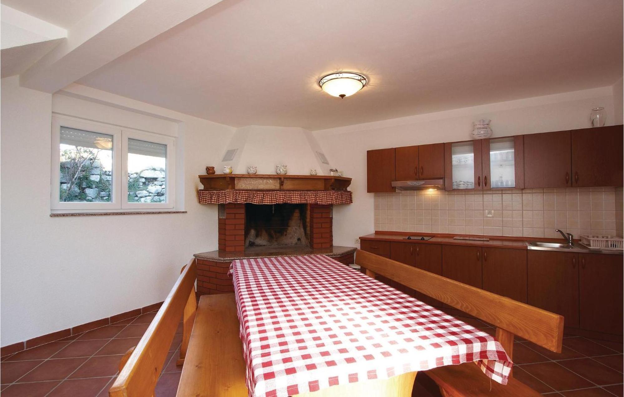 2 Bedroom Awesome Apartment In Plomin Esterno foto