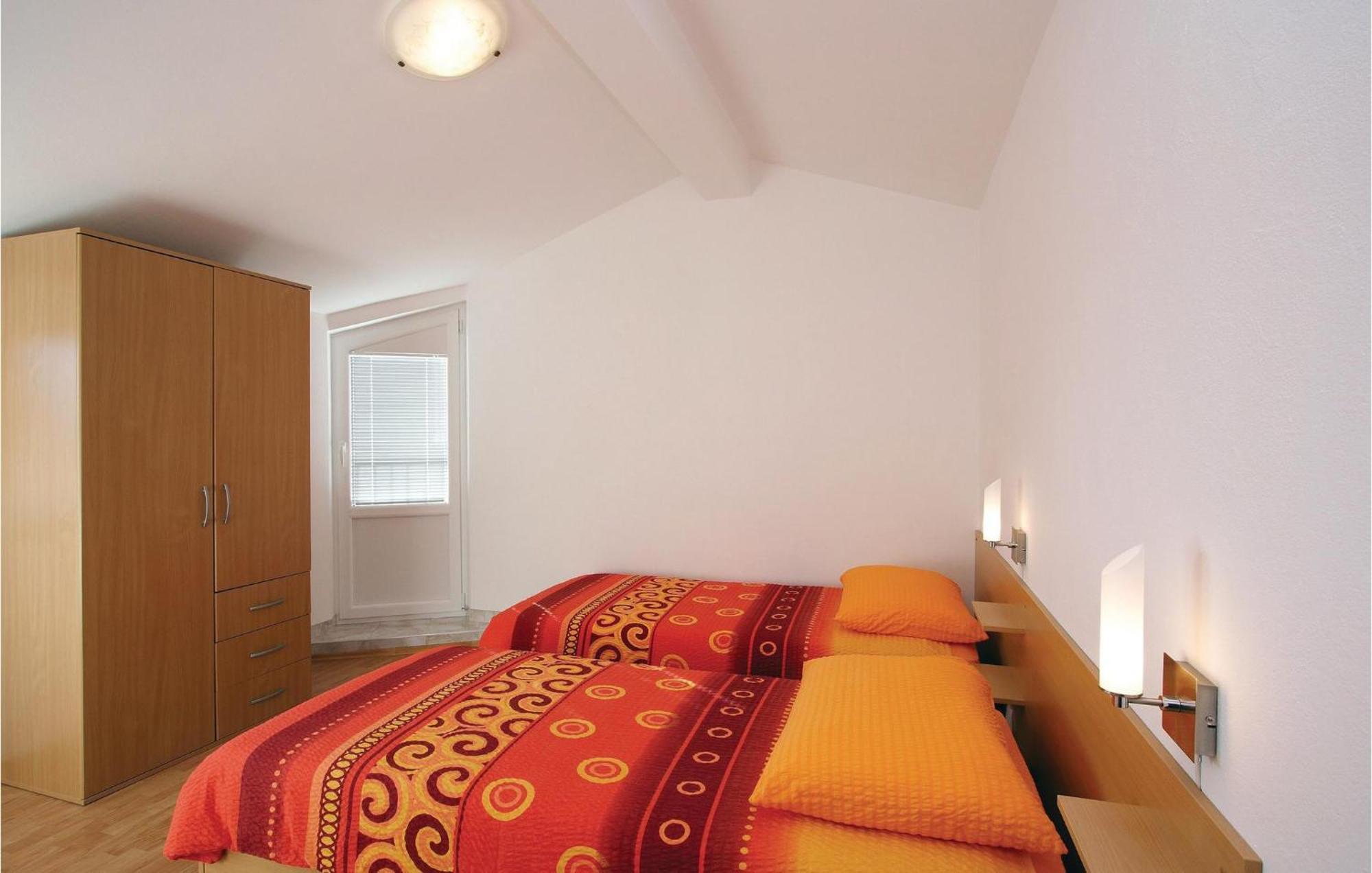 2 Bedroom Awesome Apartment In Plomin Esterno foto