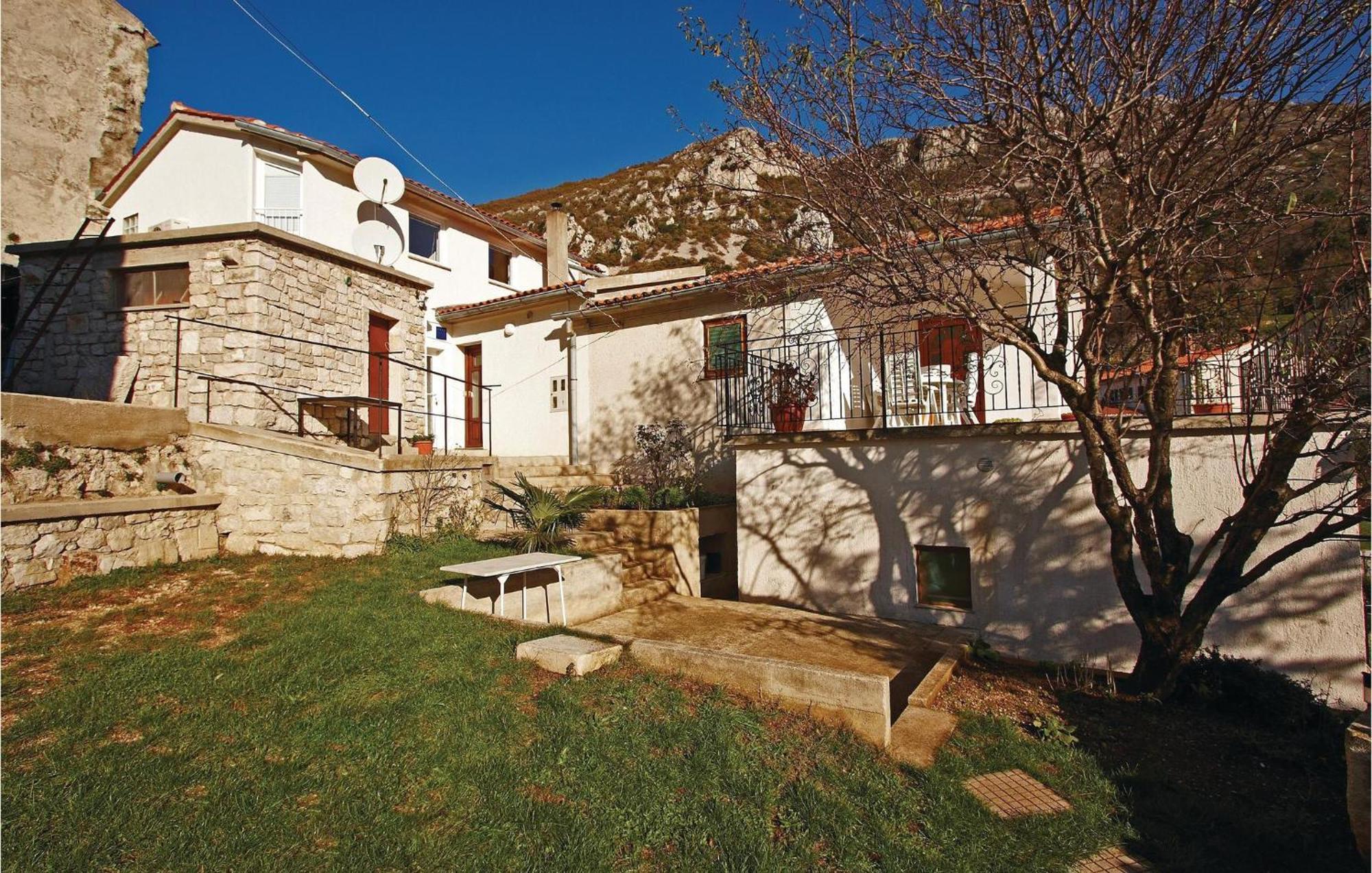 2 Bedroom Awesome Apartment In Plomin Esterno foto