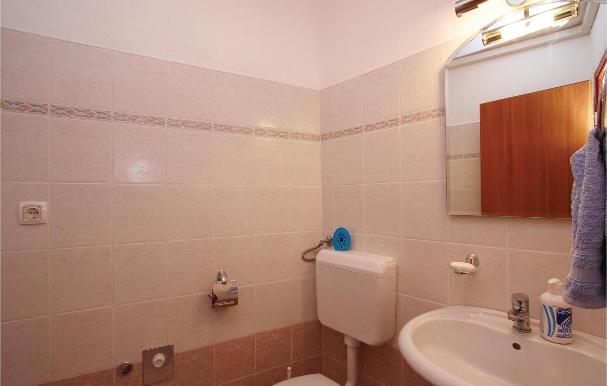 2 Bedroom Awesome Apartment In Plomin Esterno foto