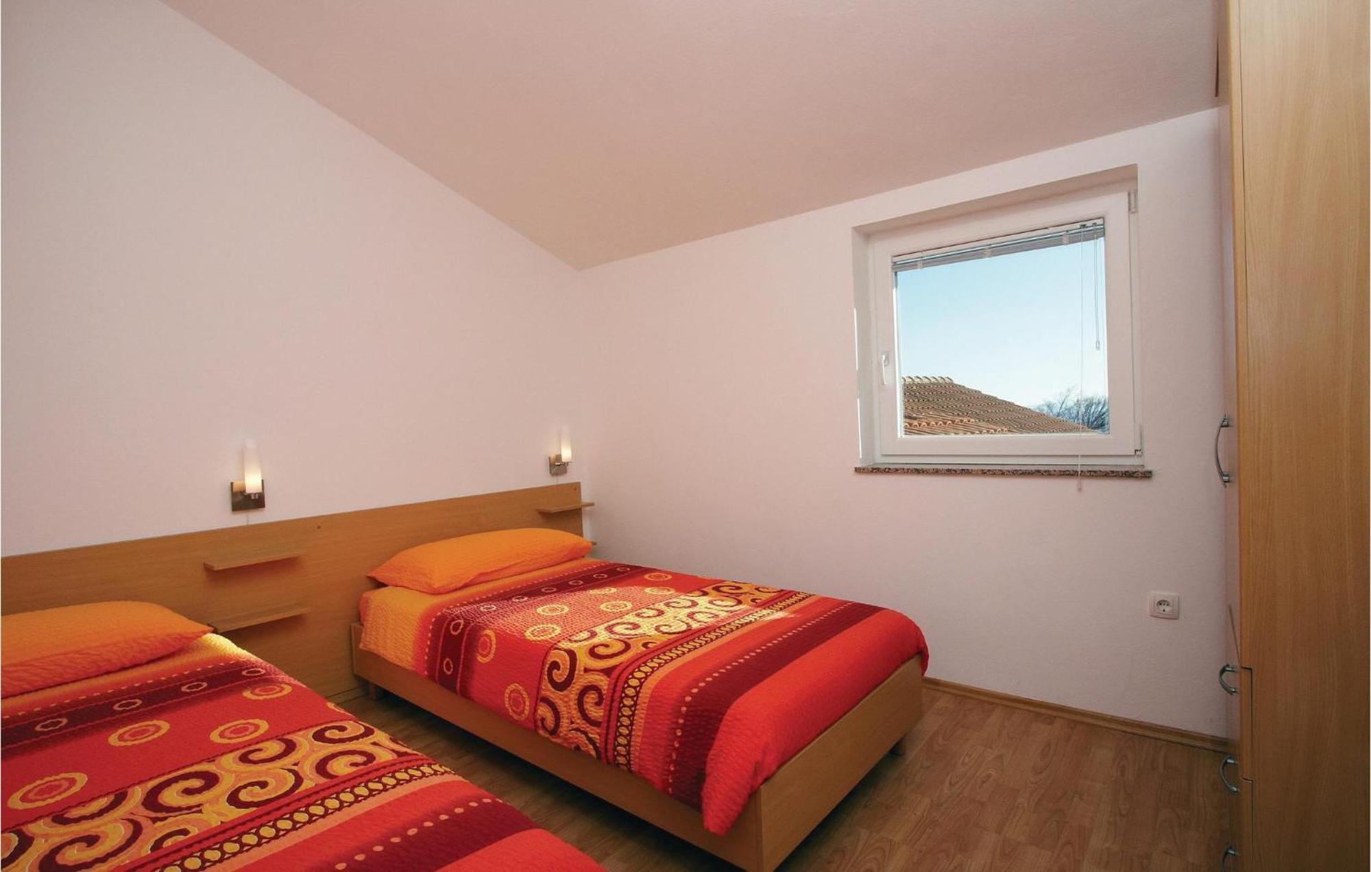 2 Bedroom Awesome Apartment In Plomin Esterno foto