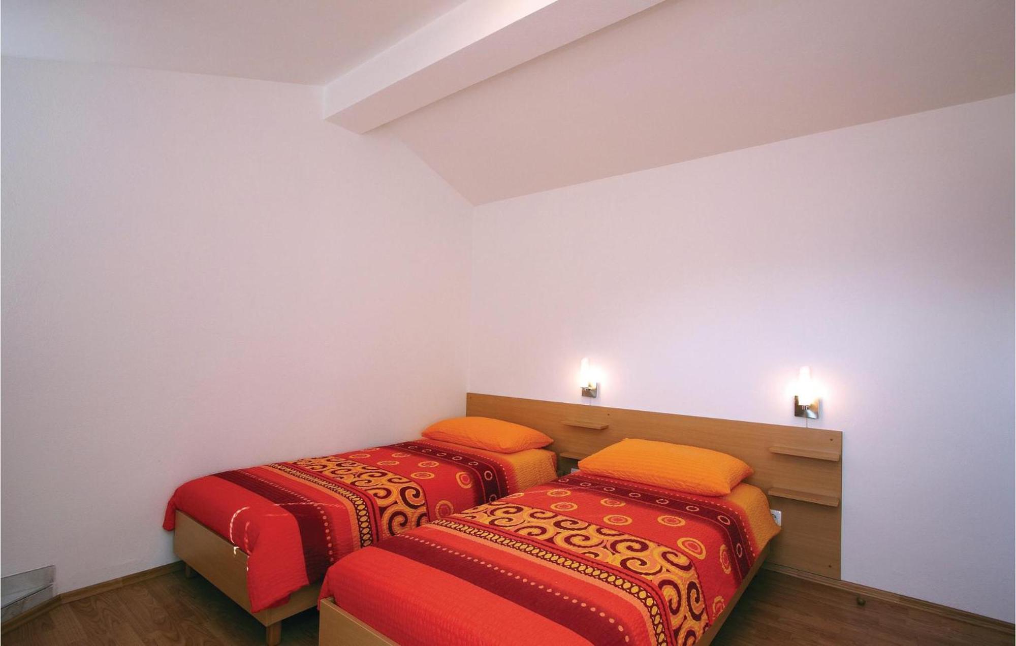 2 Bedroom Awesome Apartment In Plomin Esterno foto
