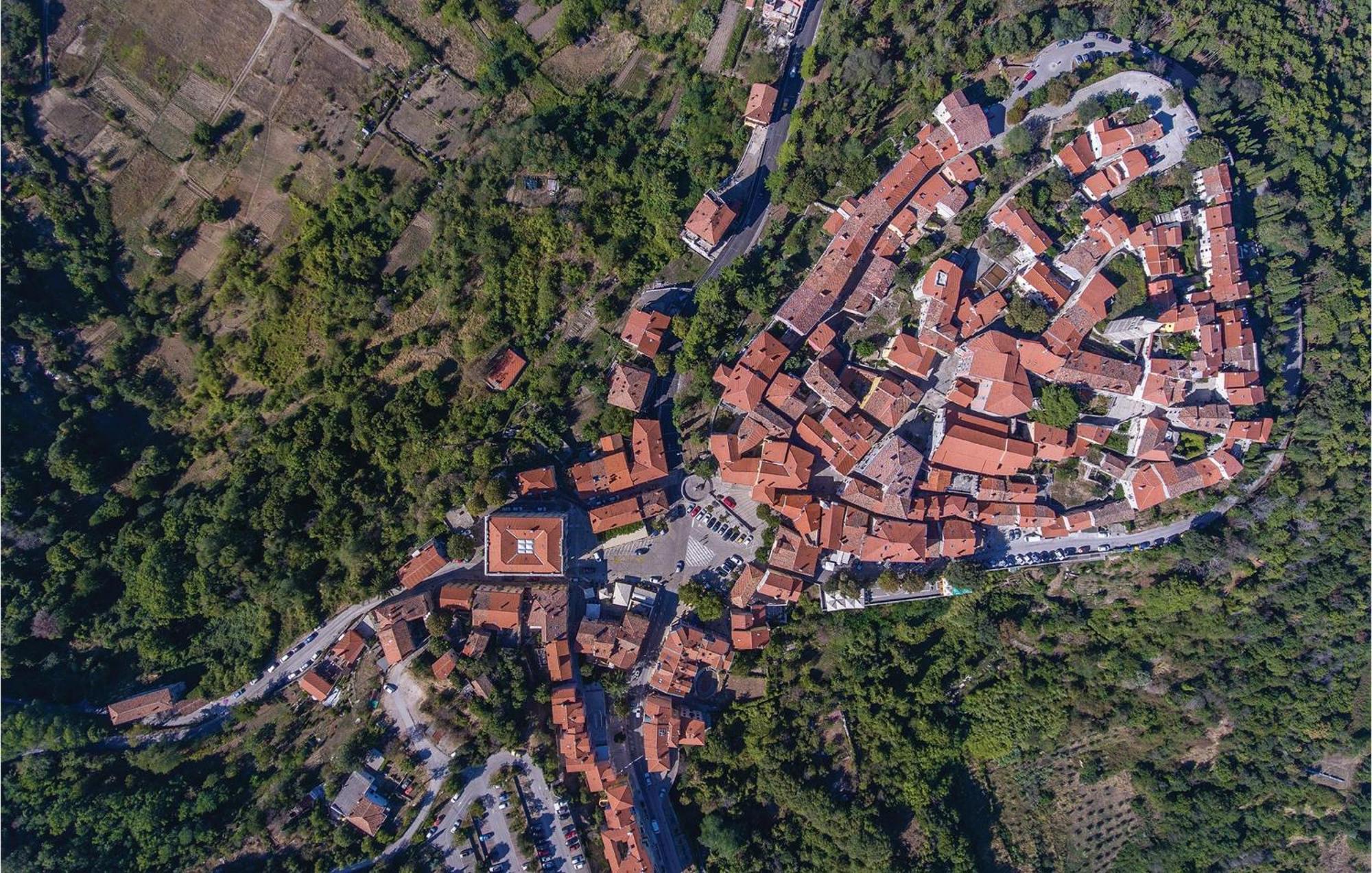 2 Bedroom Awesome Apartment In Plomin Esterno foto