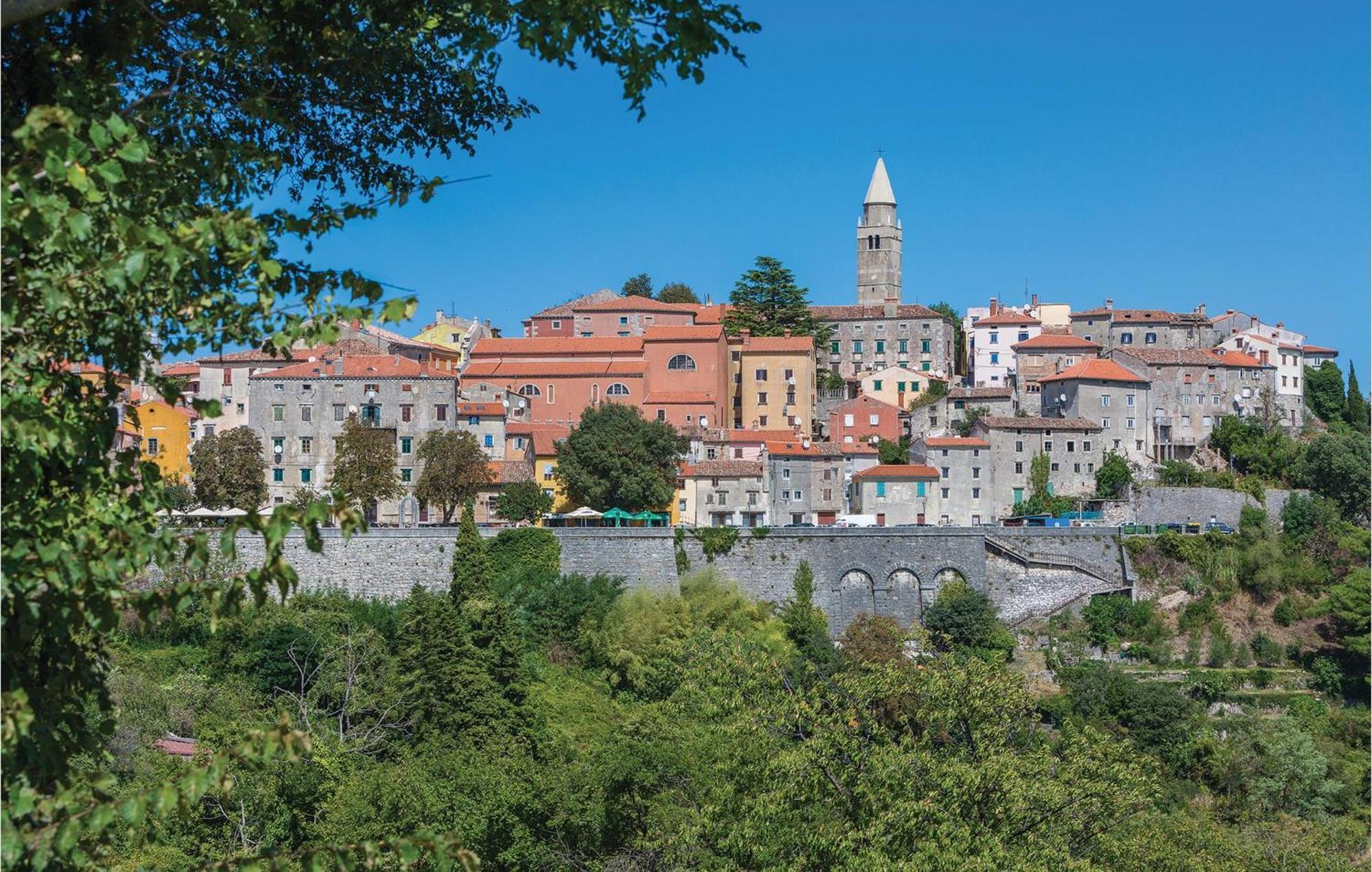 2 Bedroom Awesome Apartment In Plomin Esterno foto